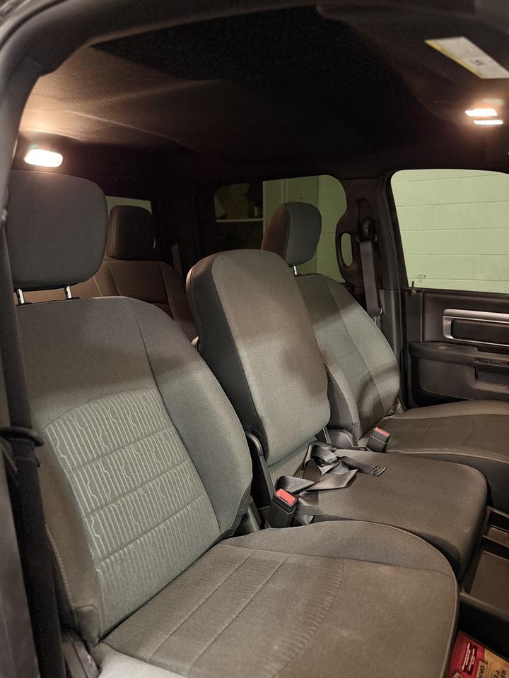 2022 RAM 1500 Classic WARLOCK 4X4 CREW CAB 5'7" BOX Photo