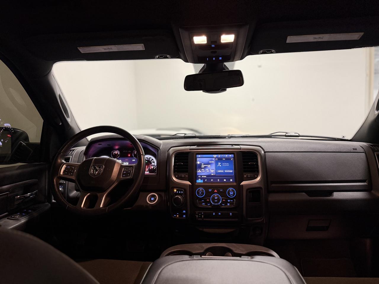 2022 RAM 1500 Classic WARLOCK 4X4 CREW CAB 5'7" BOX Photo