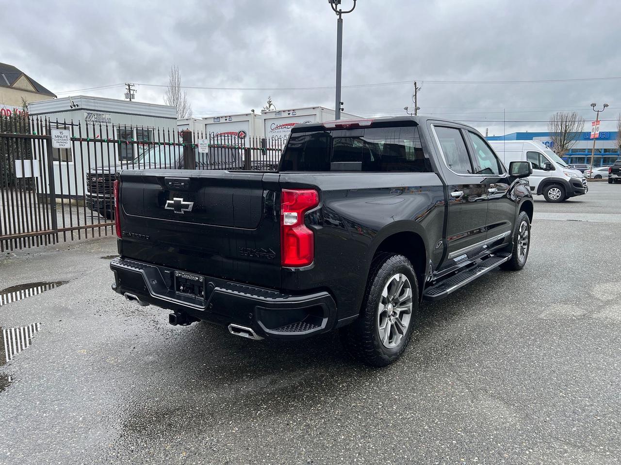 2024 Chevrolet Silverado 1500 High Country Photo30