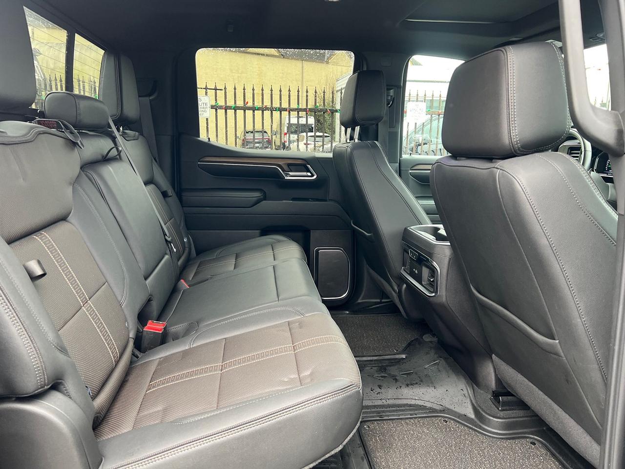 2024 Chevrolet Silverado 1500 High Country Photo14