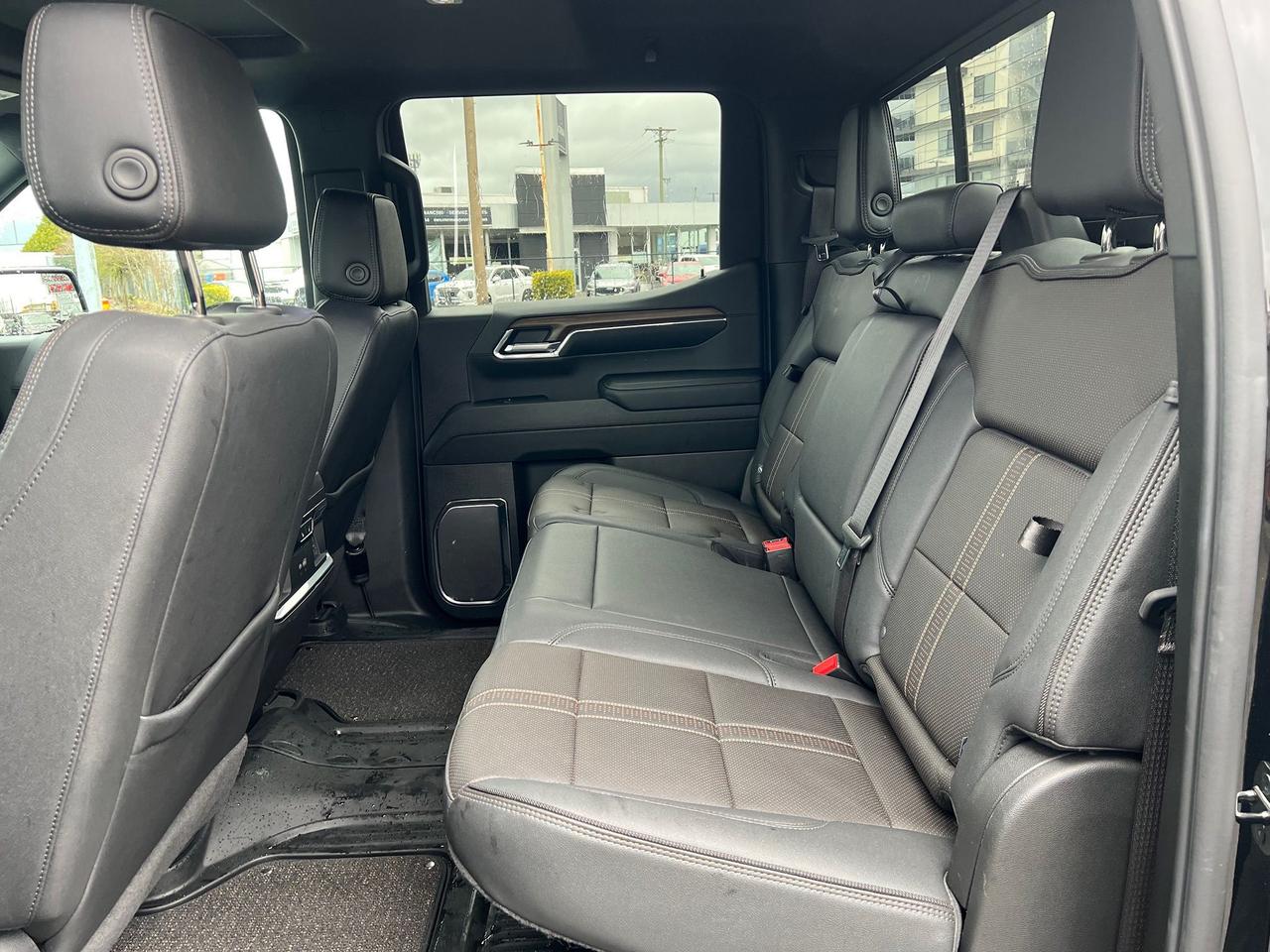 2024 Chevrolet Silverado 1500 High Country Photo15