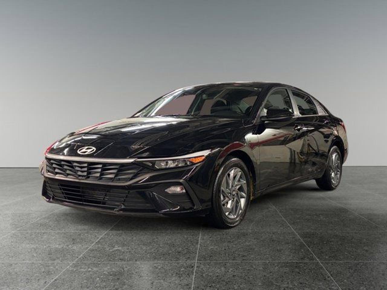 2025 Hyundai Elantra Preferred  Apple car play& Android Auto  Sunroof Photo