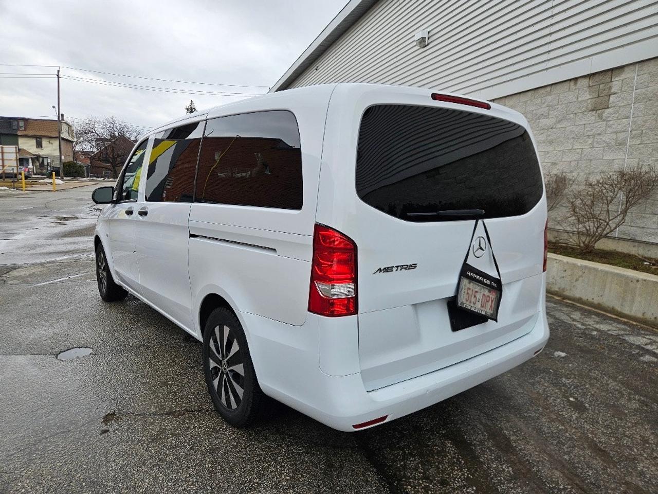 2022 Mercedes-Benz Metris Passenger LEATHER-8 PASSENGER-CERTIFIED Photo