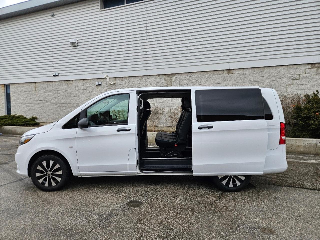 2022 Mercedes-Benz Metris Passenger LEATHER-8 PASSENGER-CERTIFIED Photo