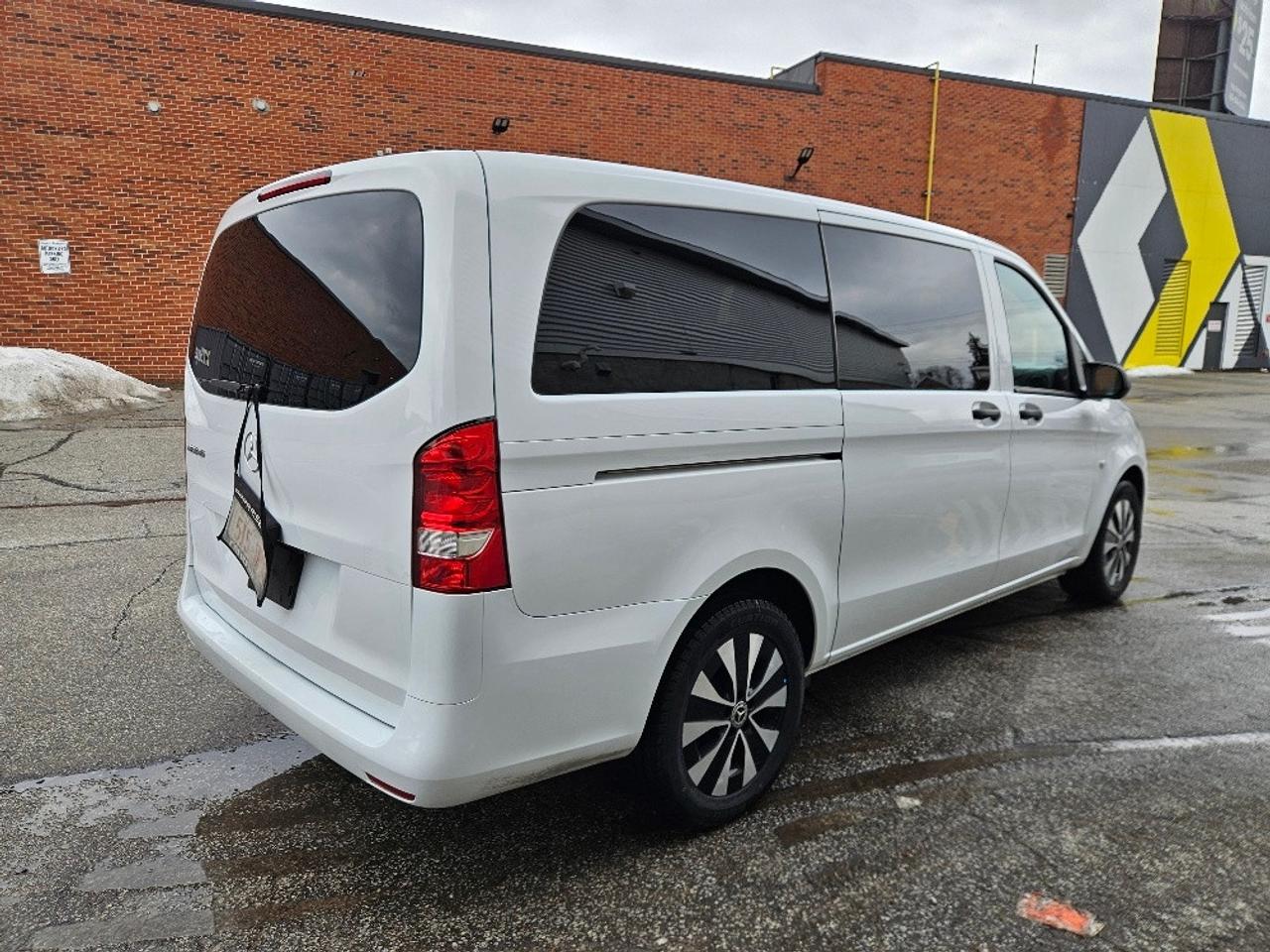 2022 Mercedes-Benz Metris Passenger LEATHER-8 PASSENGER-CERTIFIED Photo