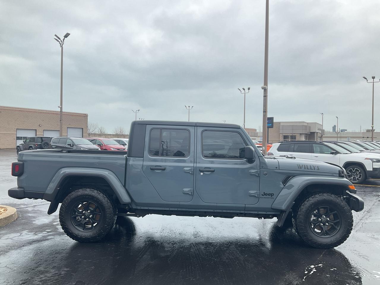 2025 Jeep Gladiator  Photo3