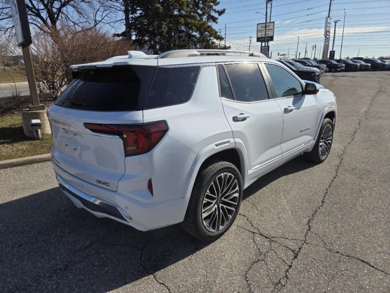 2026 GMC Terrain Denali  - Sunroof -  Cooled Seats Photo3