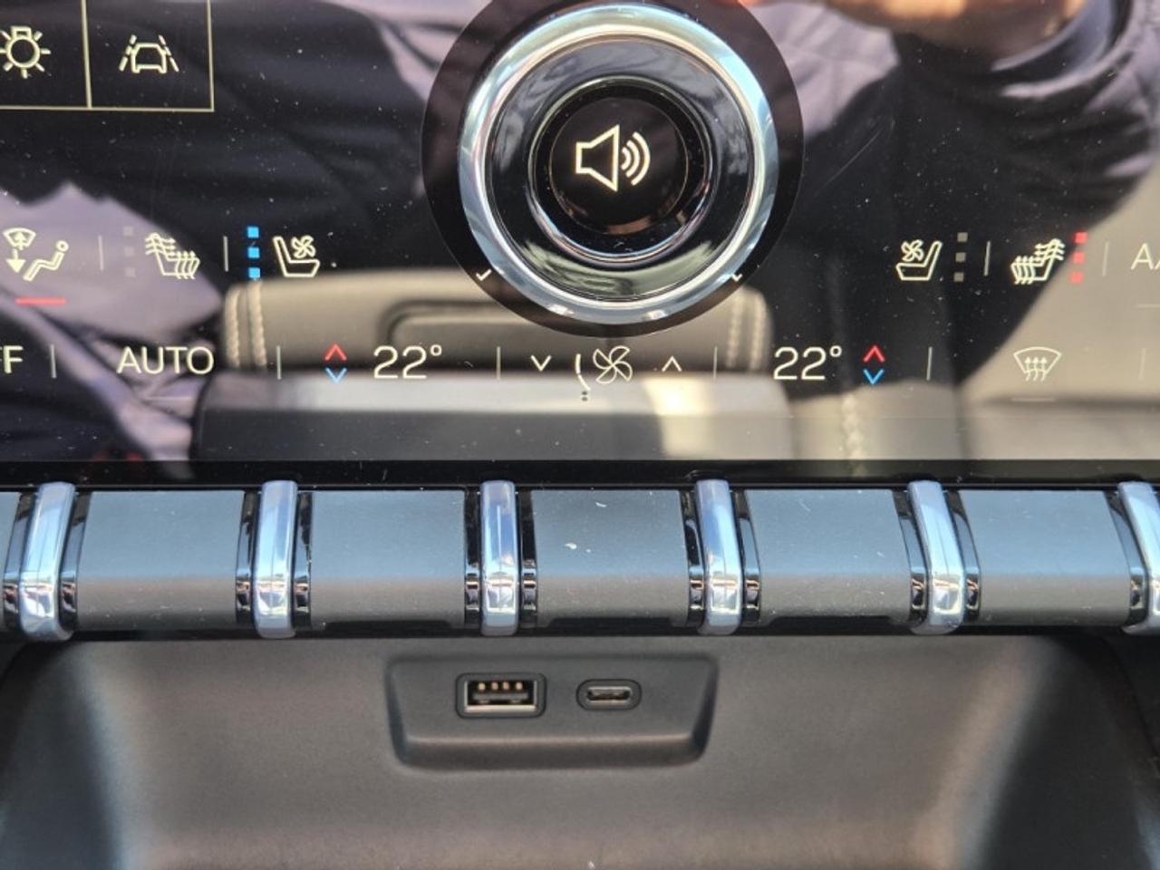 2026 GMC Terrain Denali  - Sunroof -  Cooled Seats Photo