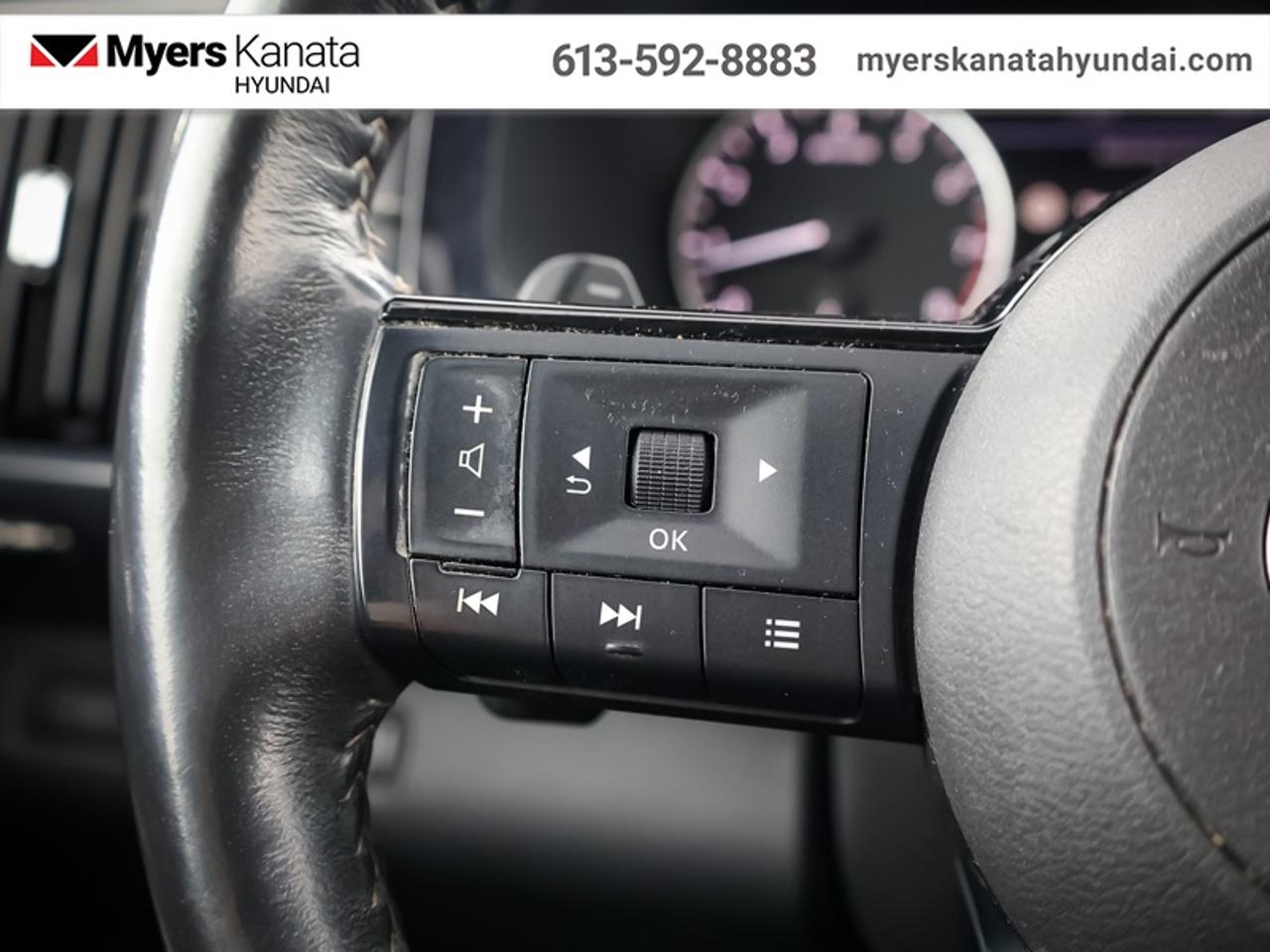 2022 Nissan Pathfinder SL  - Sunroof -  Navigation Photo