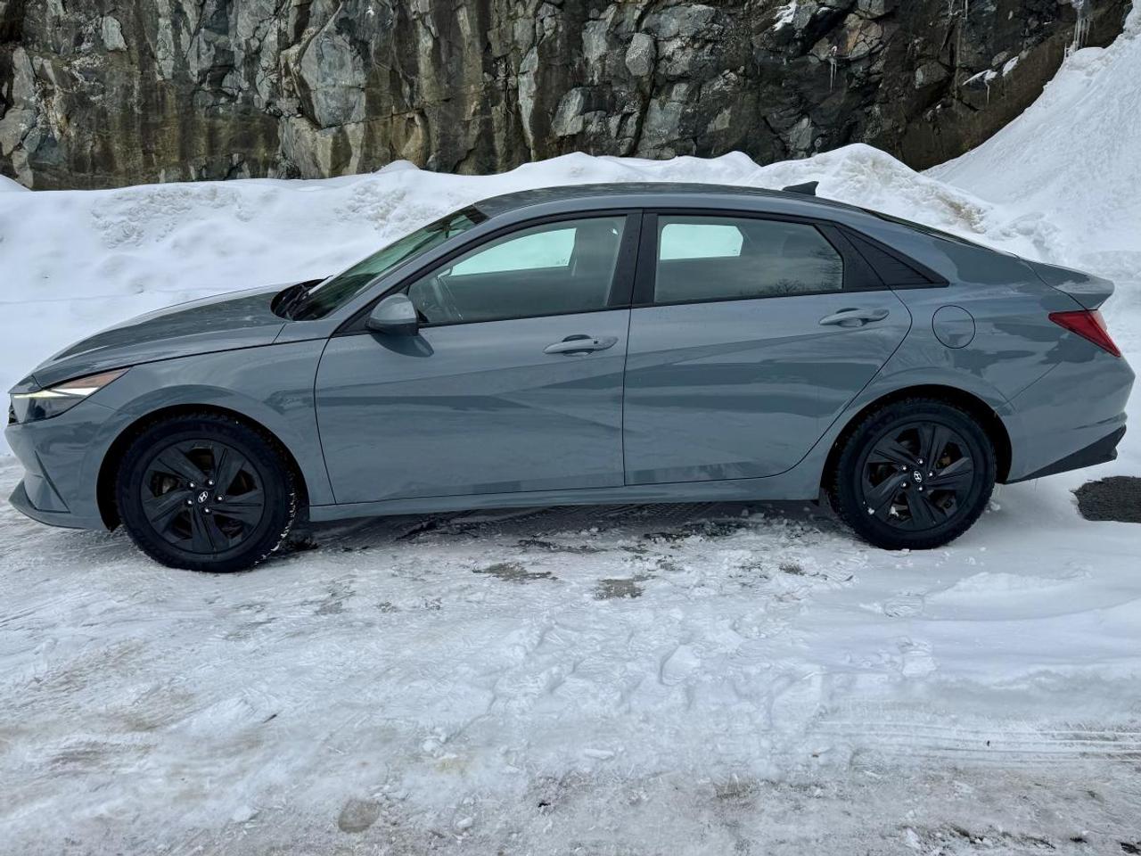 2022 Hyundai Elantra Hybrid Preferred DCT Photo