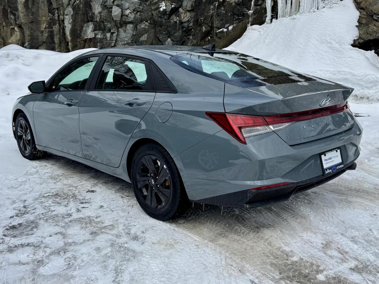 2022 Hyundai Elantra Hybrid Preferred DCT Photo