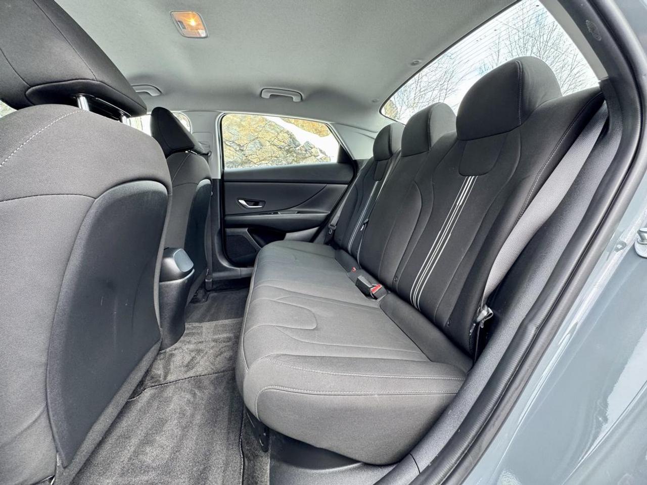 2022 Hyundai Elantra Hybrid Preferred DCT Photo