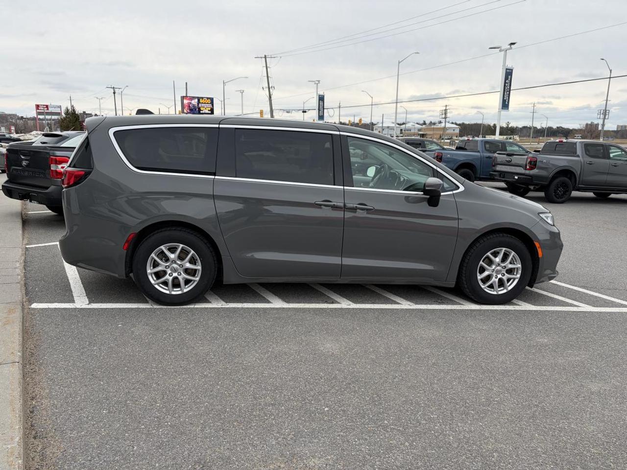 2023 Chrysler Pacifica Touring L Photo
