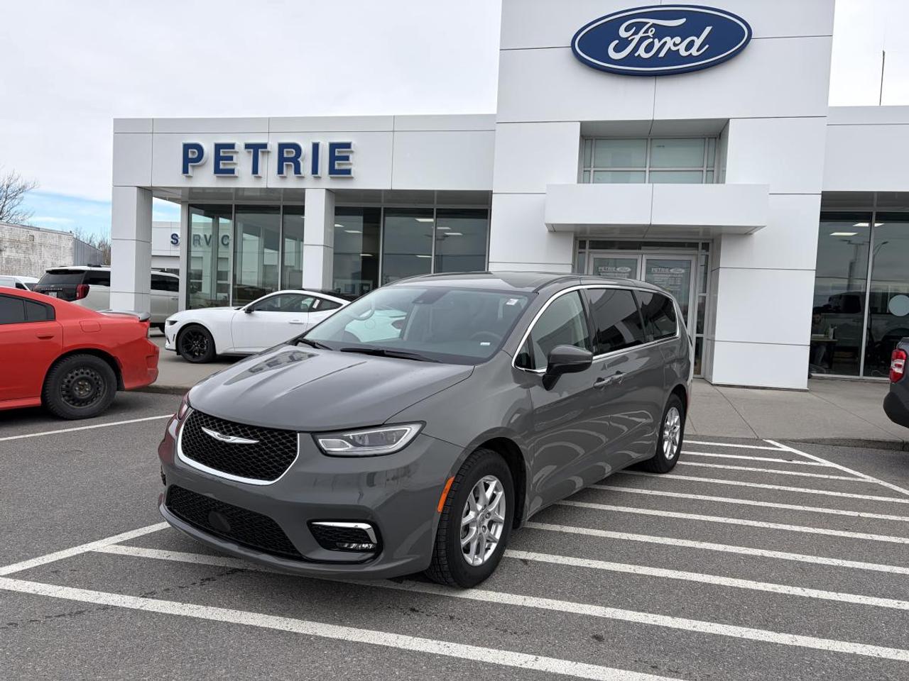 2023 Chrysler Pacifica Touring L Photo0