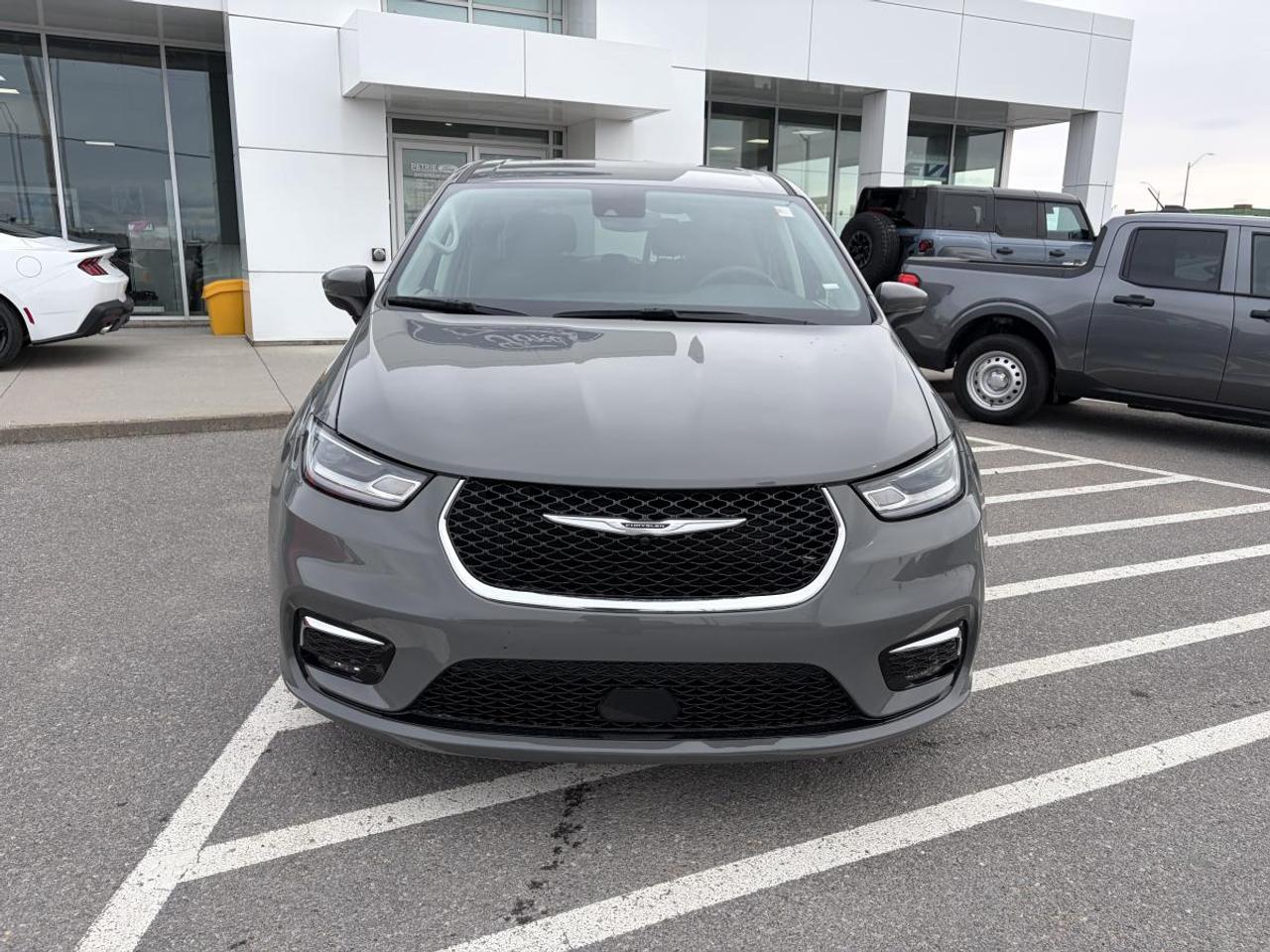 2023 Chrysler Pacifica Touring L Photo