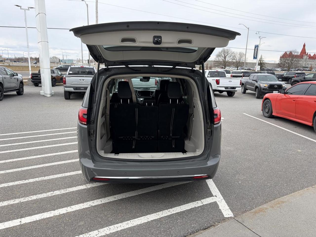 2023 Chrysler Pacifica Touring L Photo