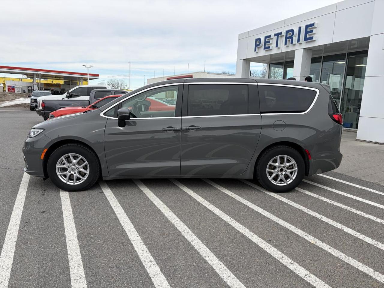 2023 Chrysler Pacifica Touring L Photo