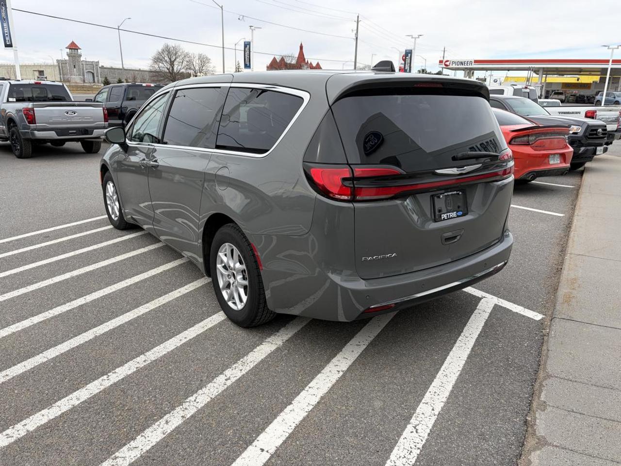 2023 Chrysler Pacifica Touring L Photo