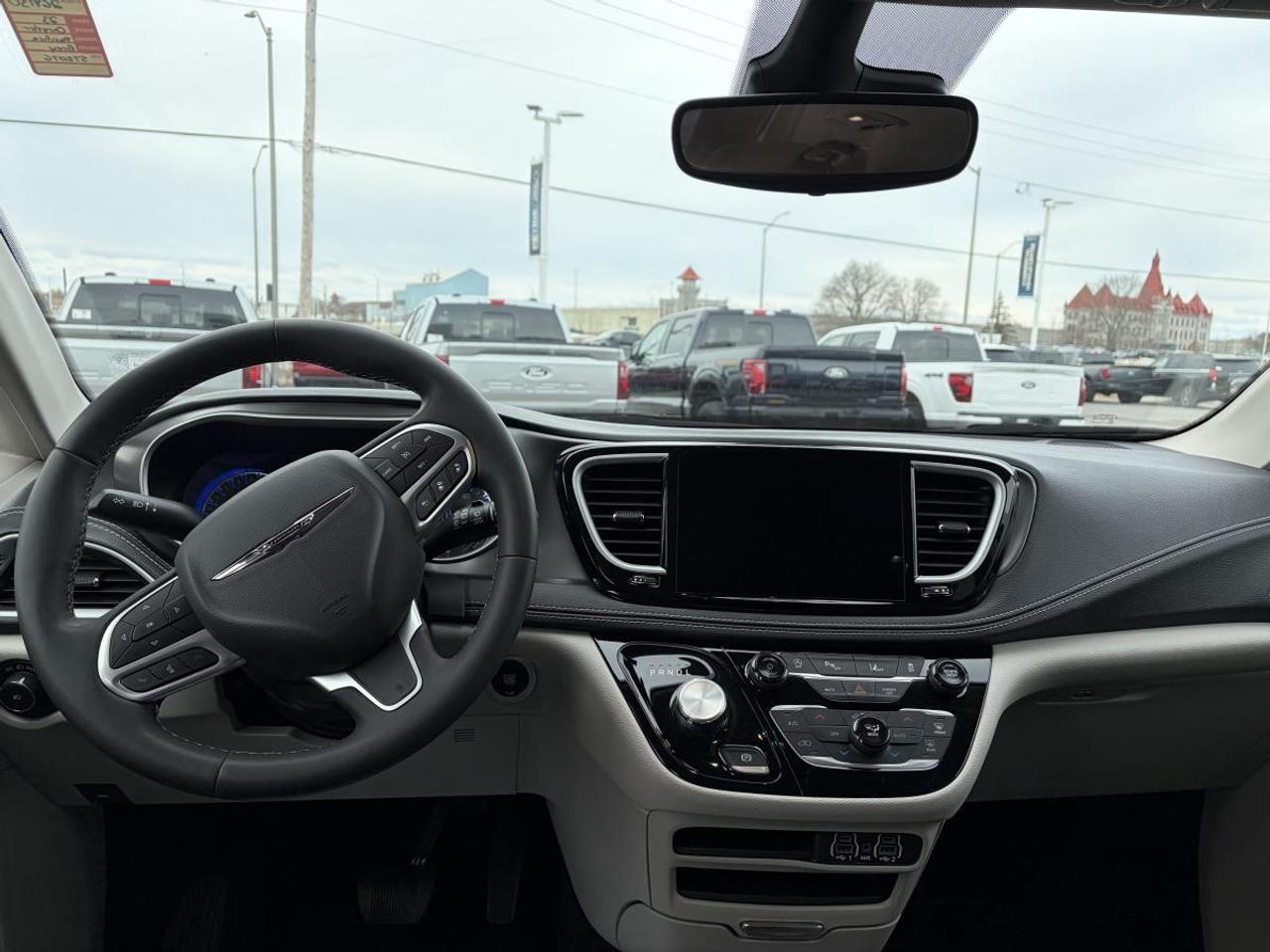 2023 Chrysler Pacifica Touring L Photo