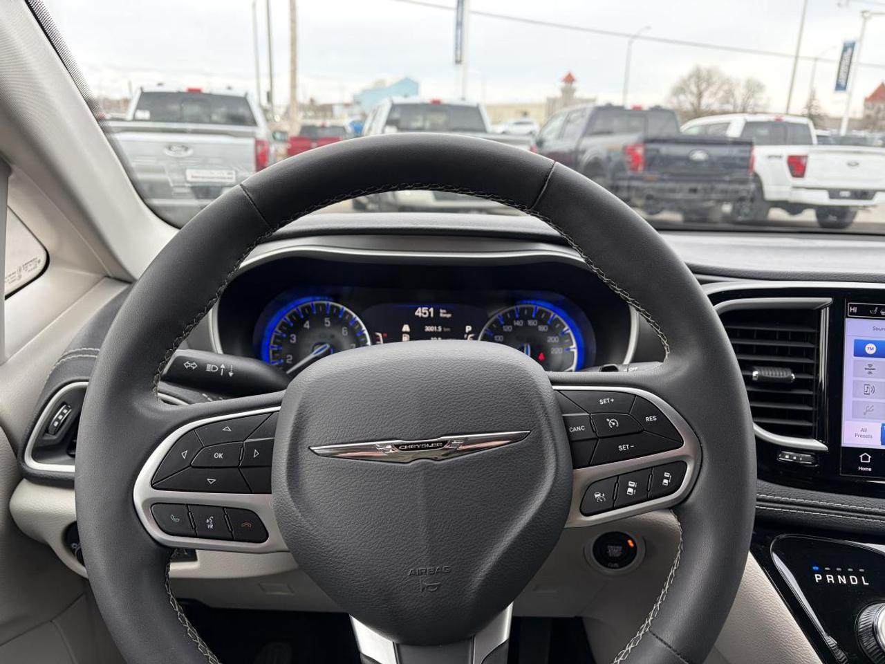 2023 Chrysler Pacifica Touring L Photo