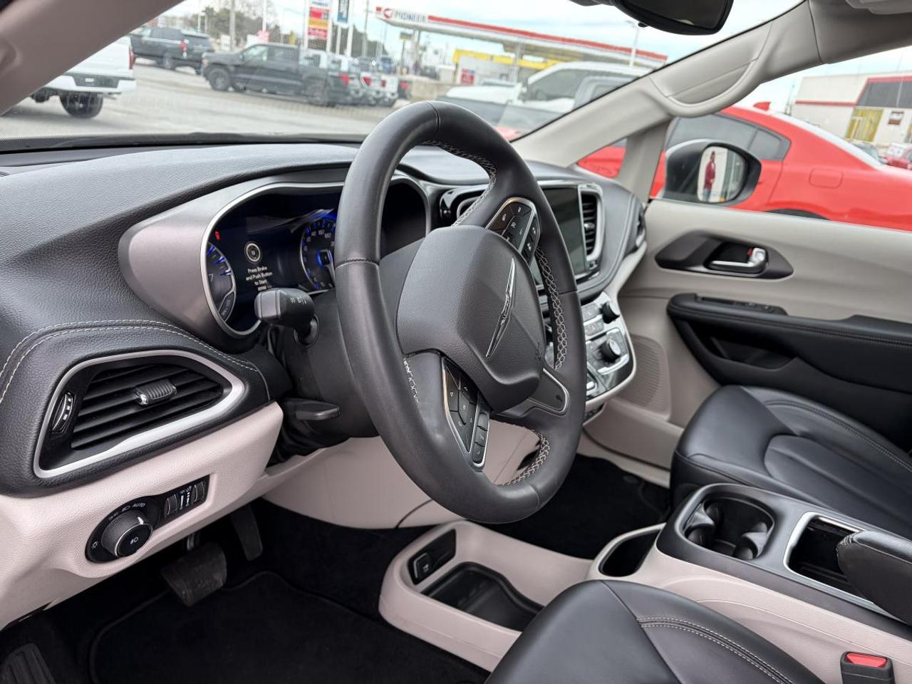 2023 Chrysler Pacifica Touring L Photo