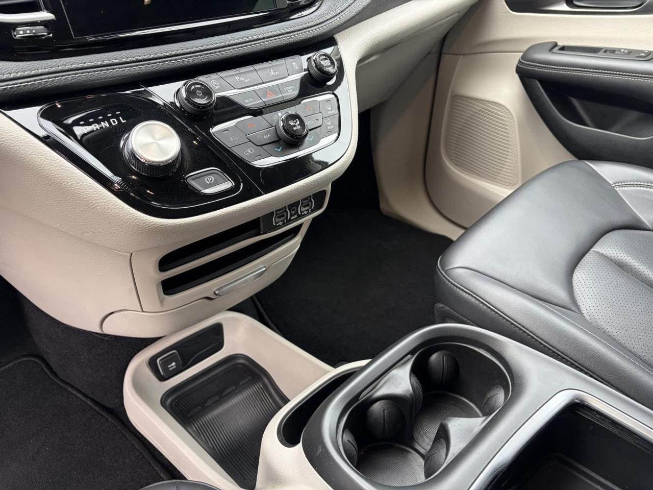 2023 Chrysler Pacifica Touring L Photo