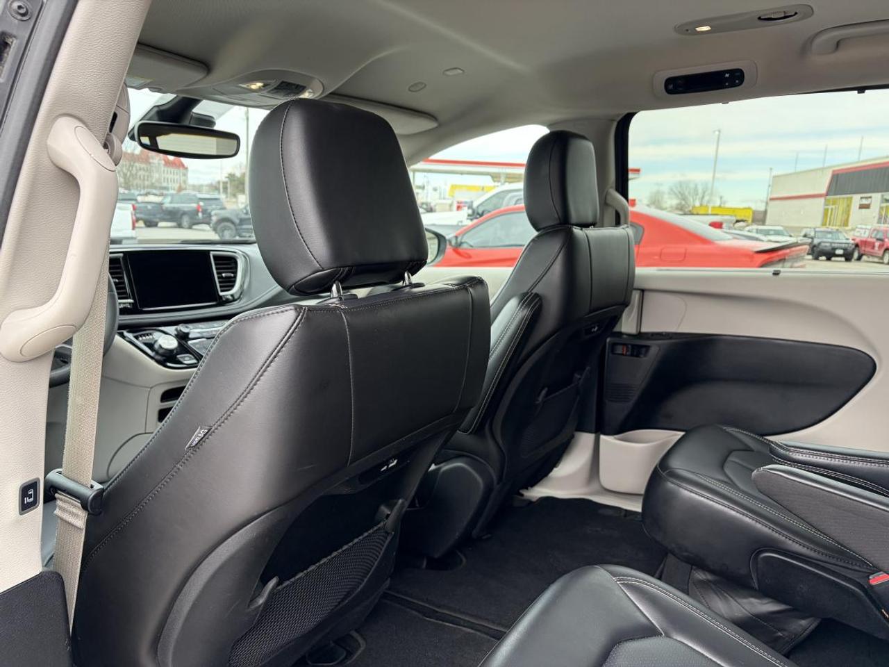 2023 Chrysler Pacifica Touring L Photo