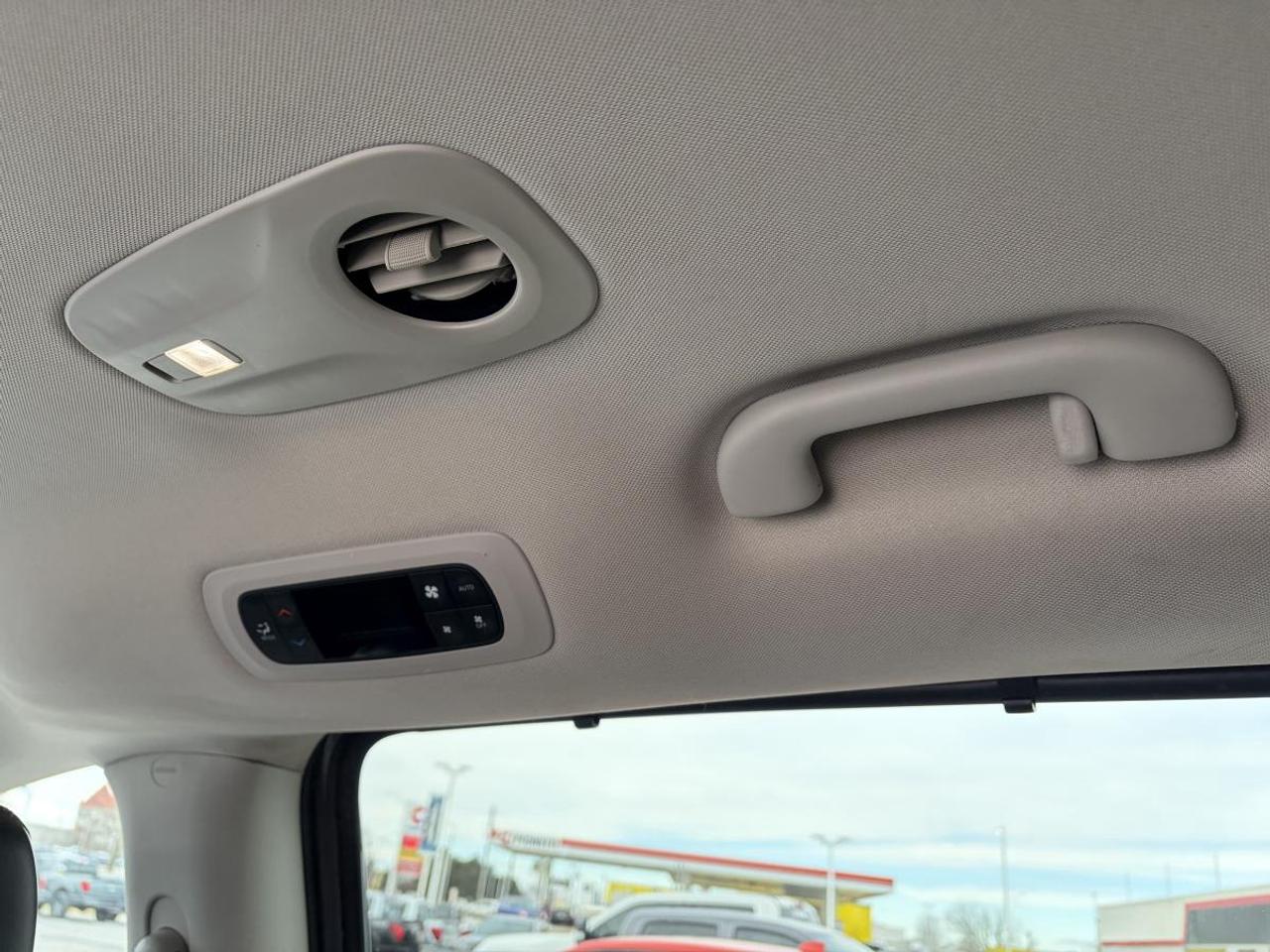 2023 Chrysler Pacifica Touring L Photo