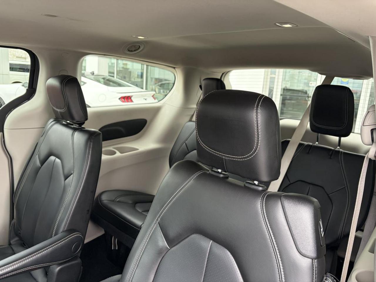 2023 Chrysler Pacifica Touring L Photo