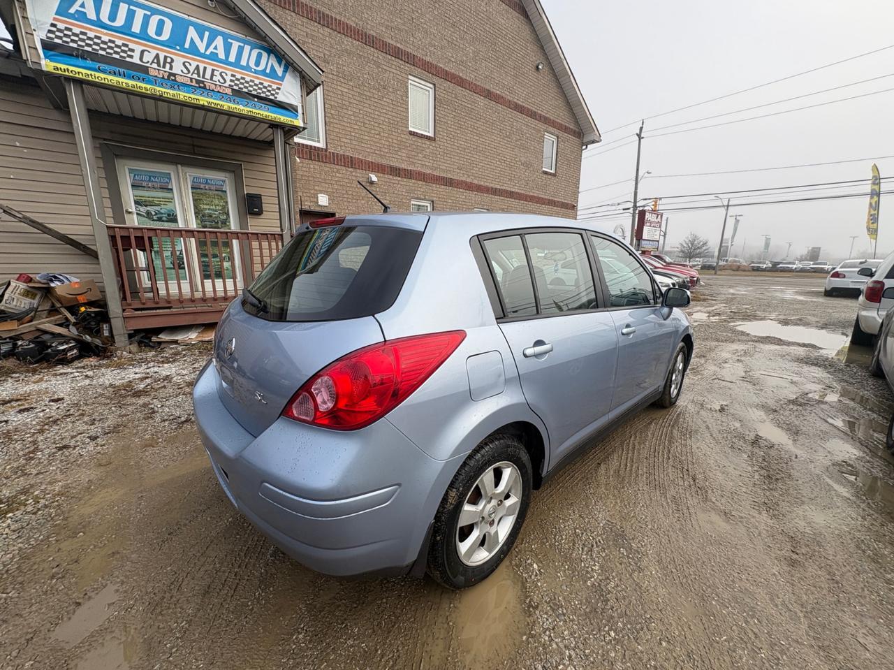 2009 Nissan Versa Hatchback 1.8 SL, ONE OWNER – LOW KM – SAFETY + WARRANTY Photo
