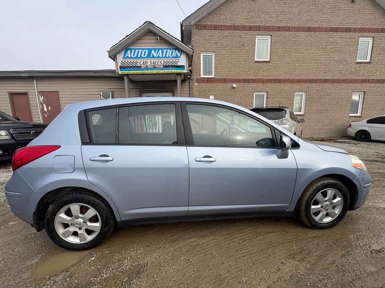 2009 Nissan Versa Hatchback 1.8 SL, ONE OWNER – LOW KM – SAFETY + WARRANTY Photo