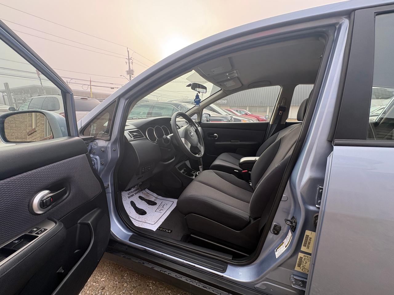 2009 Nissan Versa Hatchback 1.8 SL, ONE OWNER – LOW KM – SAFETY + WARRANTY Photo