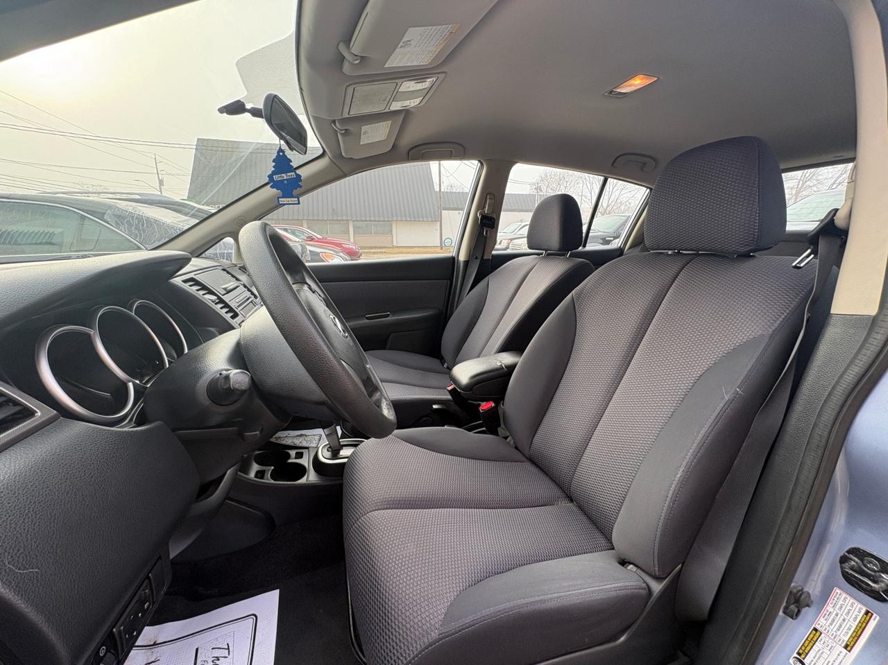 2009 Nissan Versa Hatchback 1.8 SL, ONE OWNER – LOW KM – SAFETY + WARRANTY Photo