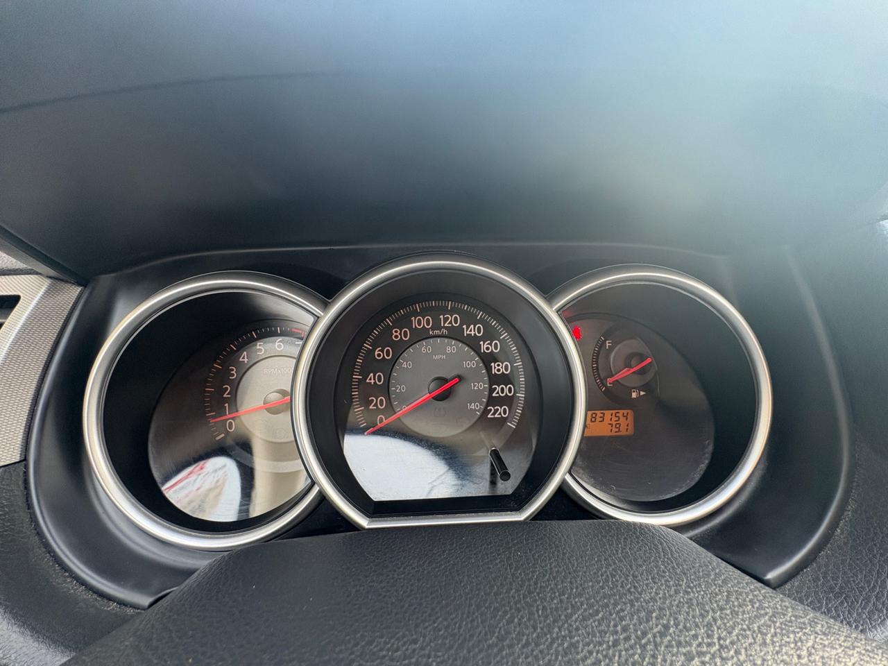 2009 Nissan Versa Hatchback 1.8 SL, ONE OWNER – LOW KM – SAFETY + WARRANTY Photo