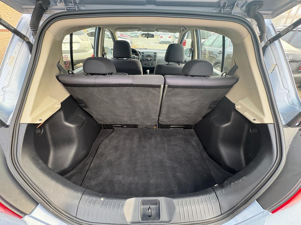 2009 Nissan Versa Hatchback 1.8 SL, ONE OWNER – LOW KM – SAFETY + WARRANTY Photo