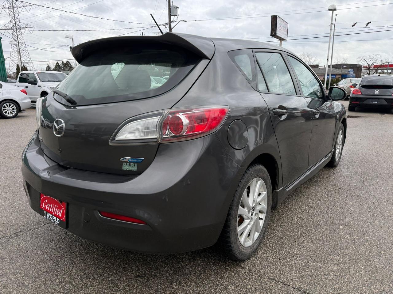 2013 Mazda MAZDA3 GS-SKY Photo