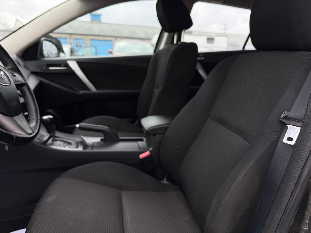 2013 Mazda MAZDA3 GS-SKY Photo