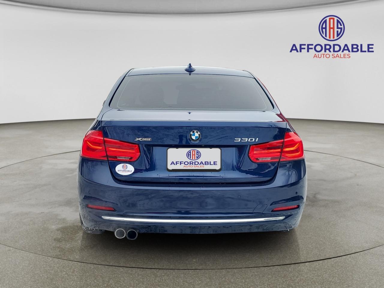 2017 BMW 3 Series 330i xDrive - Photo #4