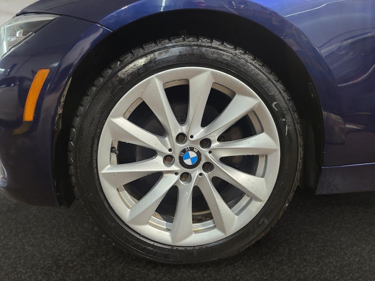 2017 BMW 3 Series 330i xDrive - Photo #9