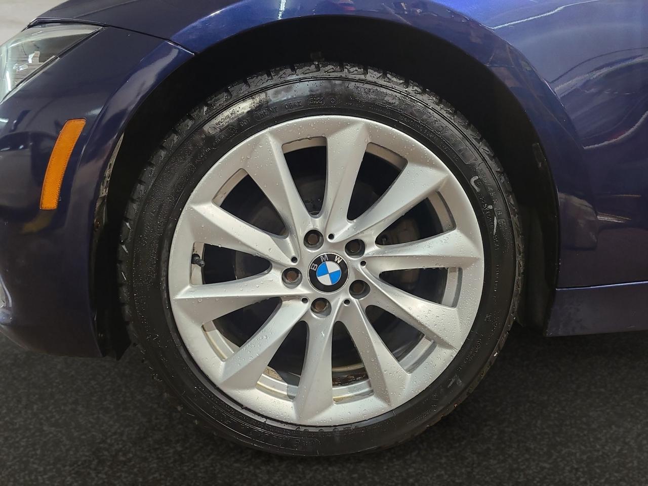 2017 BMW 3 Series 330i xDrive - Photo #9