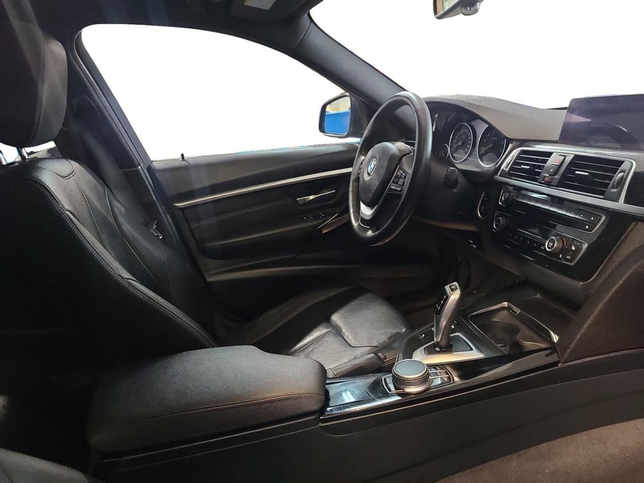 2017 BMW 3 Series 330i xDrive - Photo #16