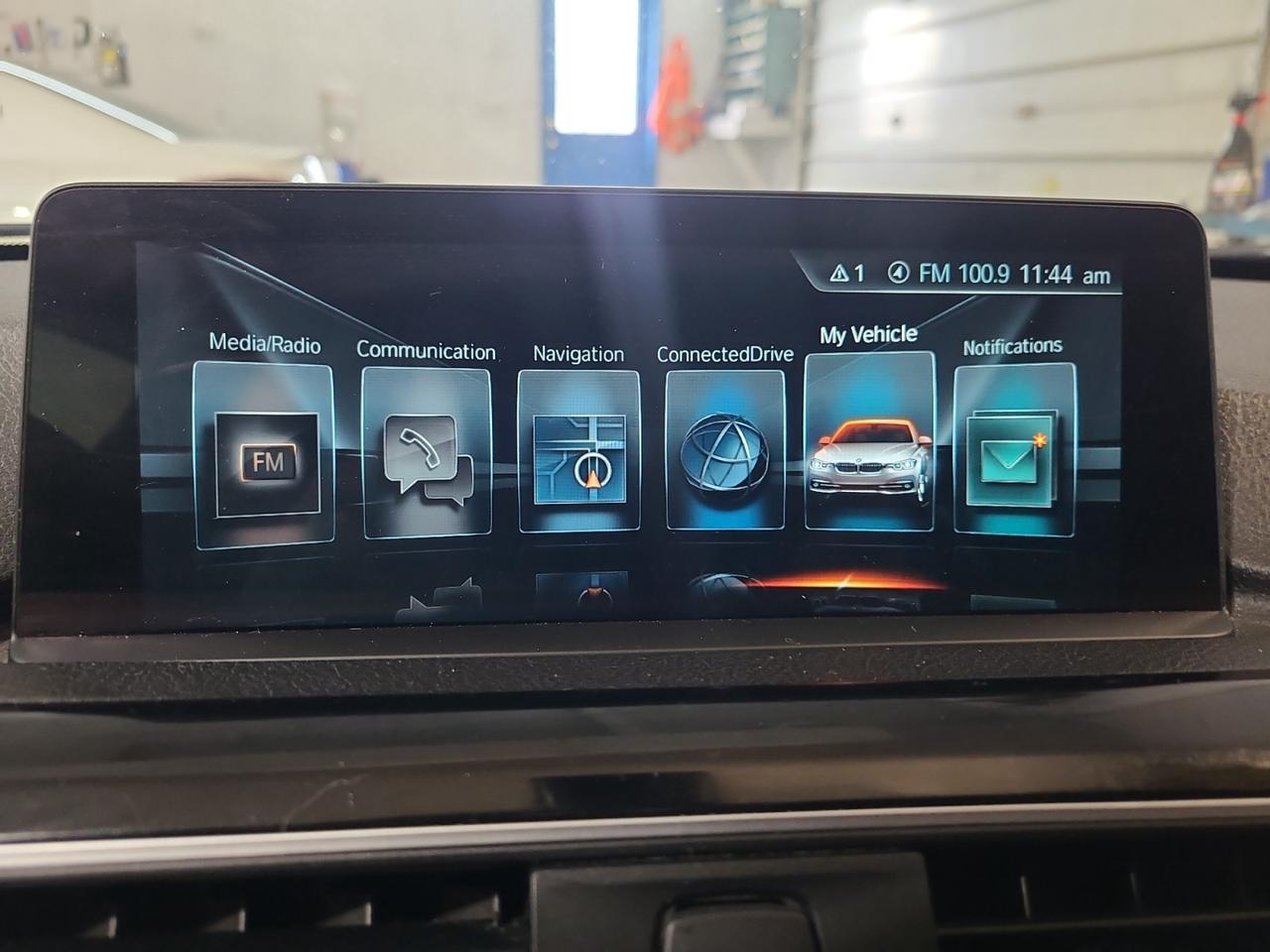 2017 BMW 3 Series 330i xDrive - Photo #21