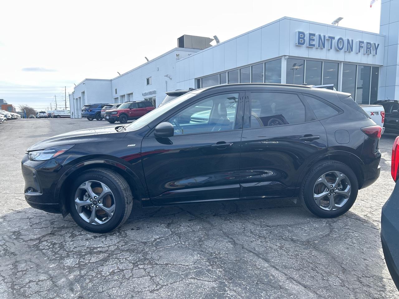 2023 Ford Escape ST LINE AWD 1.5L LANE KEEP HEATED SEATS SYNC4 Photo