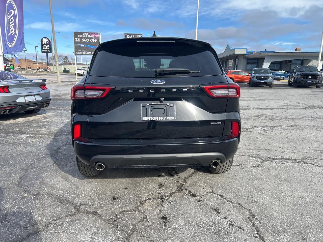 2023 Ford Escape ST LINE AWD 1.5L LANE KEEP HEATED SEATS SYNC4 Photo