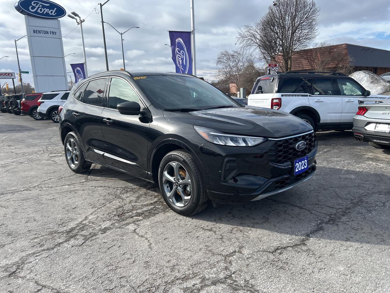 2023 Ford Escape ST LINE AWD 1.5L LANE KEEP HEATED SEATS SYNC4 Photo