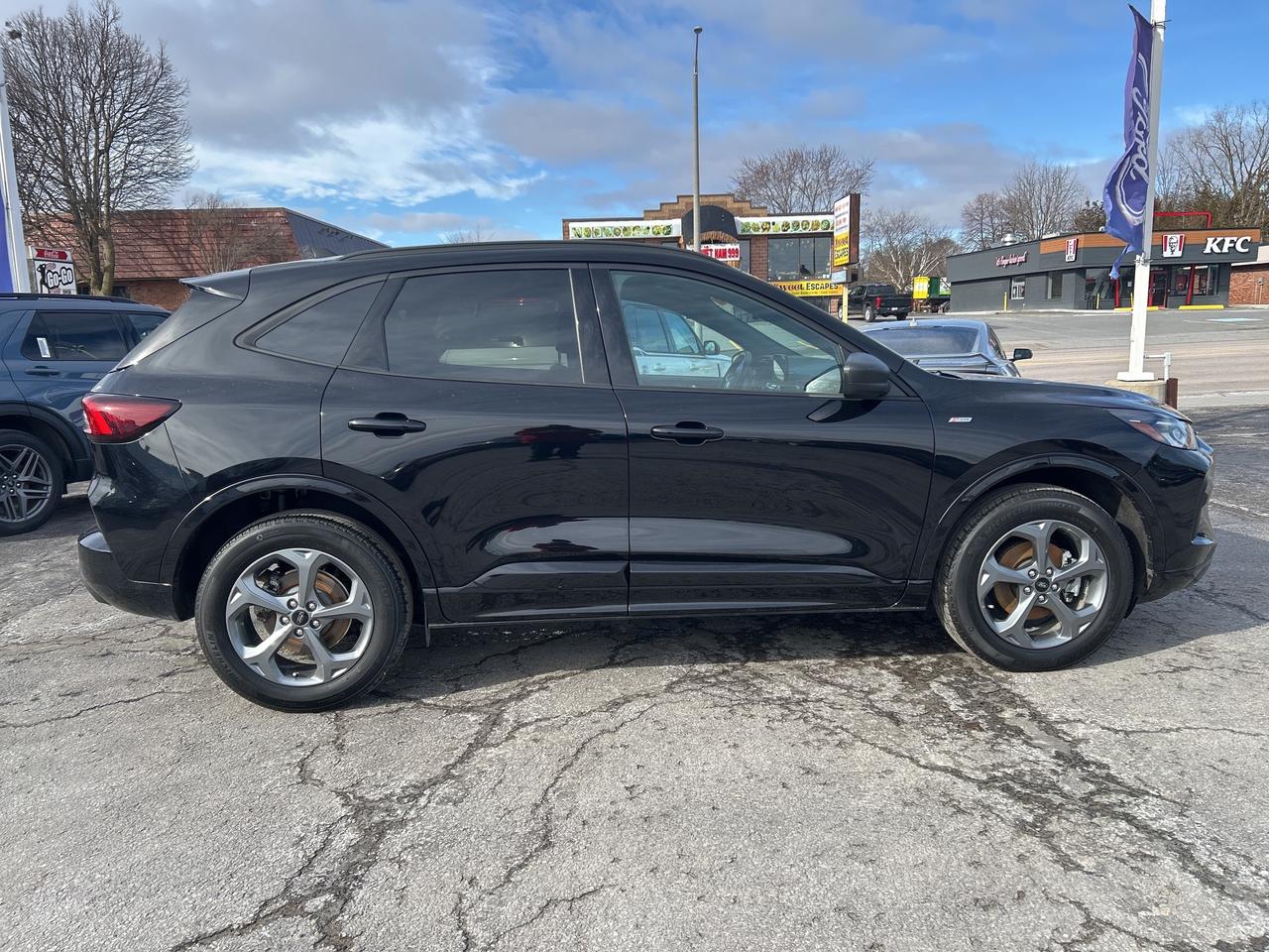 2023 Ford Escape ST LINE AWD 1.5L LANE KEEP HEATED SEATS SYNC4 Photo