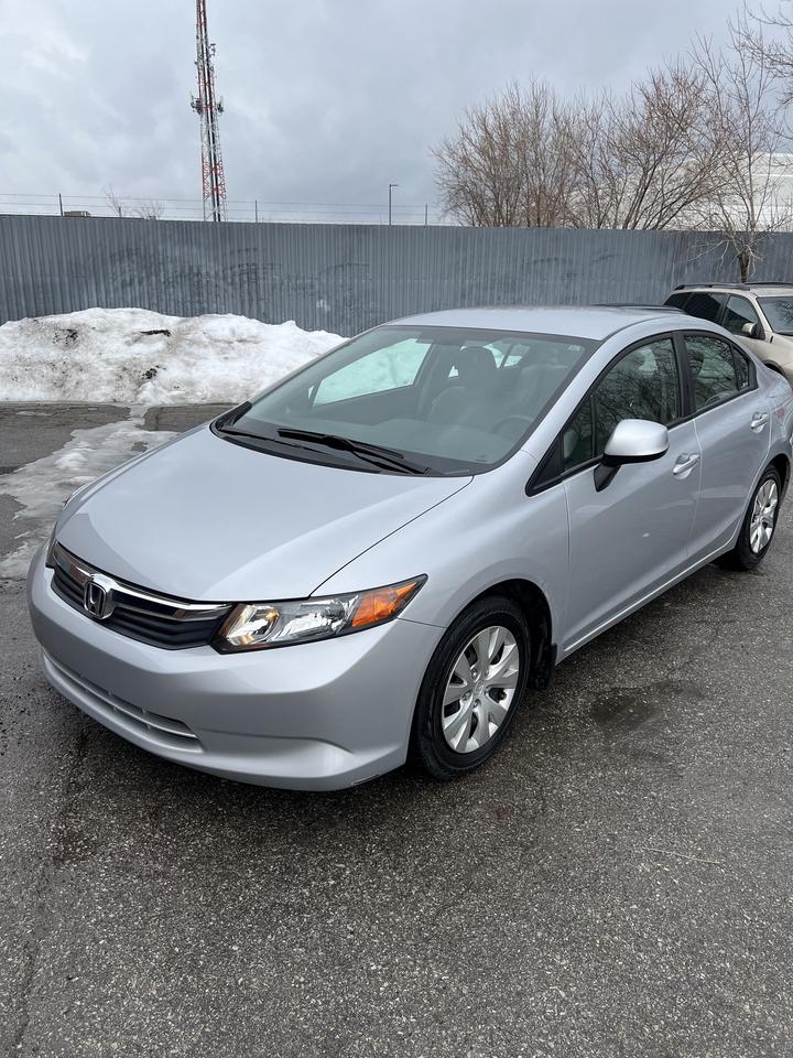 2012 Honda Civic 4dr Auto LX sedan low km blue tooth ac Photo2