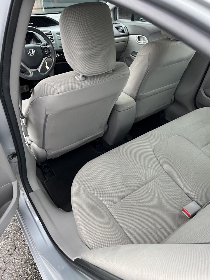 2012 Honda Civic 4dr Auto LX sedan low km blue tooth ac Photo
