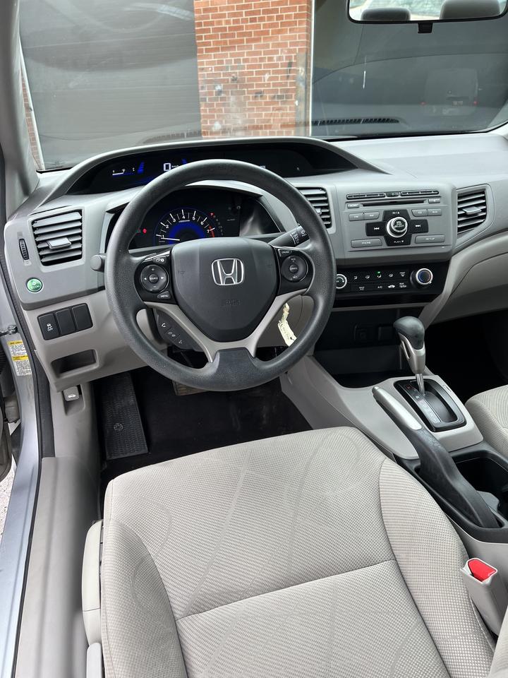 2012 Honda Civic 4dr Auto LX sedan low km blue tooth ac Photo