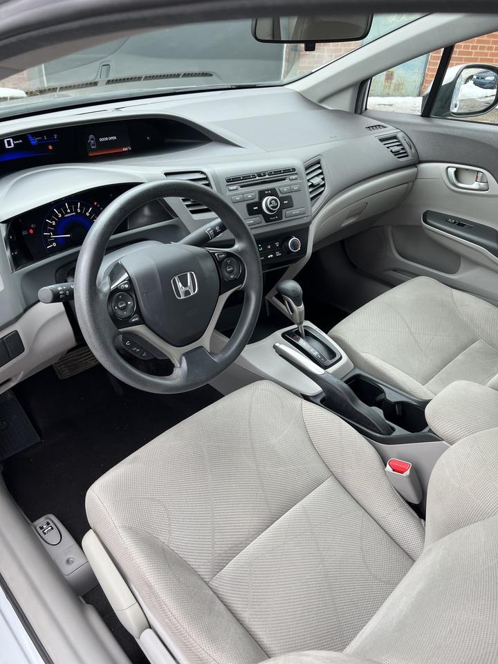 2012 Honda Civic 4dr Auto LX sedan low km blue tooth ac Photo